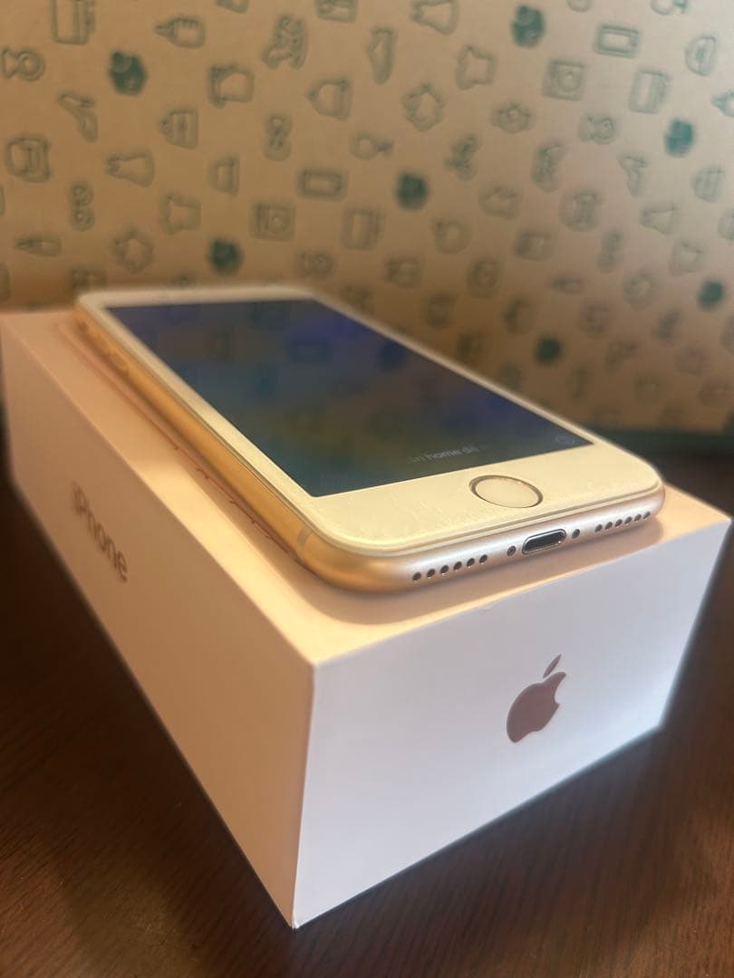 美品 iPhone8 64GB ゴールド