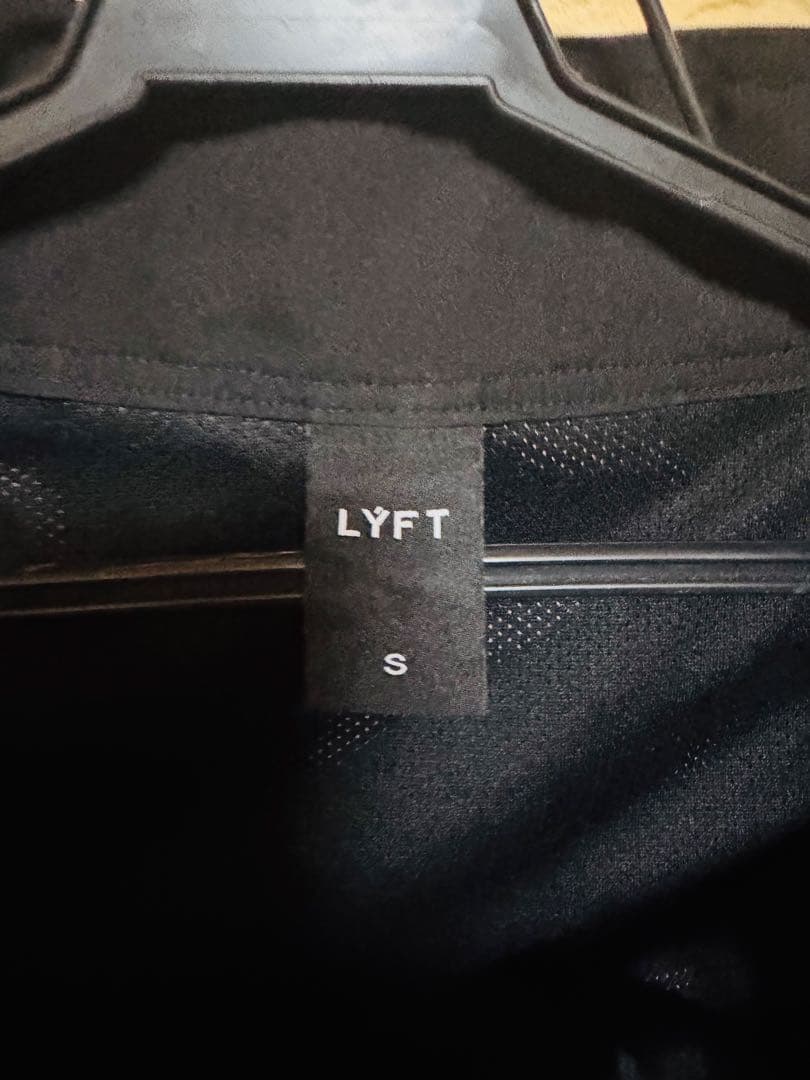 【公式販売　売り切れ】LYFT ストライプ ショートパンツ Sサイズ 赤黒