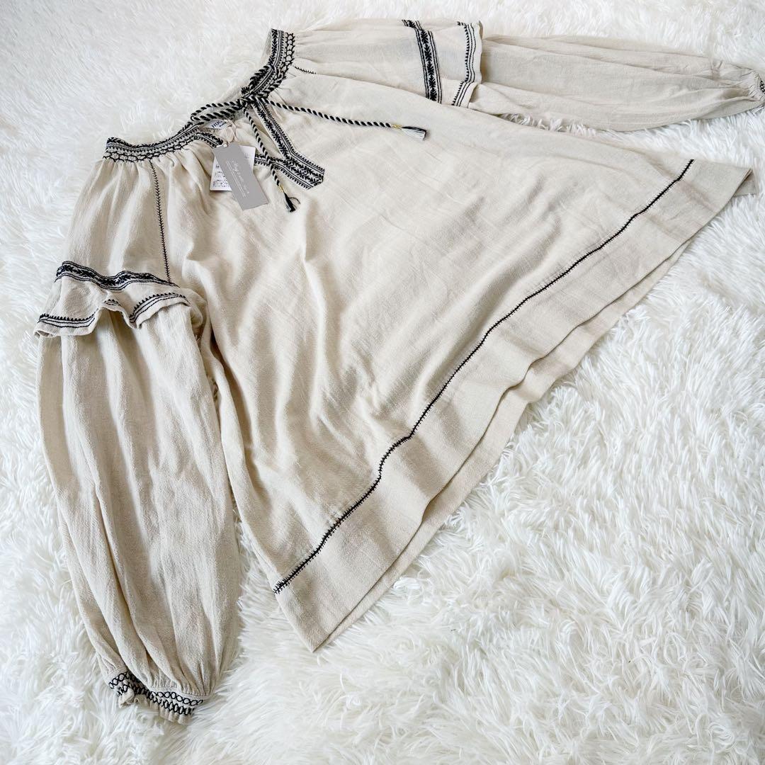 新品未使用 ハグオーワー 定価2.5万円 フォークロアスモッキング刺繍ブラウス