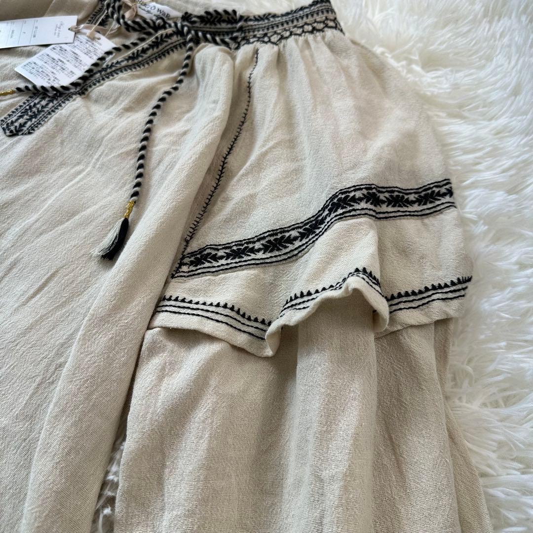 新品未使用 ハグオーワー 定価2.5万円 フォークロアスモッキング刺繍ブラウス