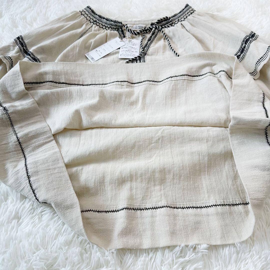 新品未使用 ハグオーワー 定価2.5万円 フォークロアスモッキング刺繍ブラウス