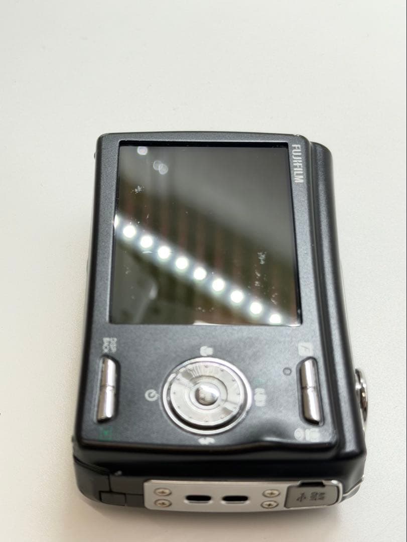 富士フイルム　FUJIFILM FinePix F100fd デジカメ