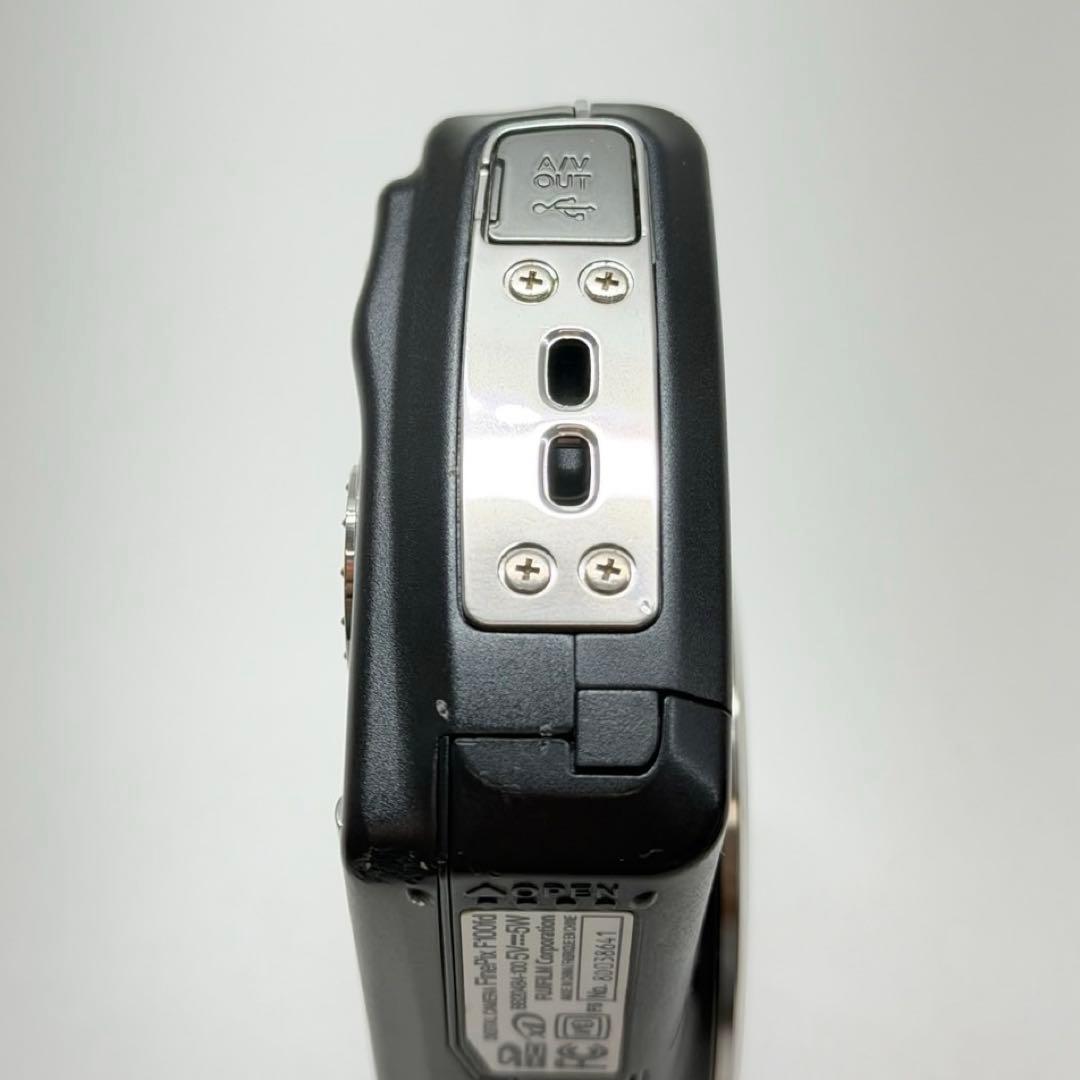 富士フイルム　FUJIFILM FinePix F100fd デジカメ