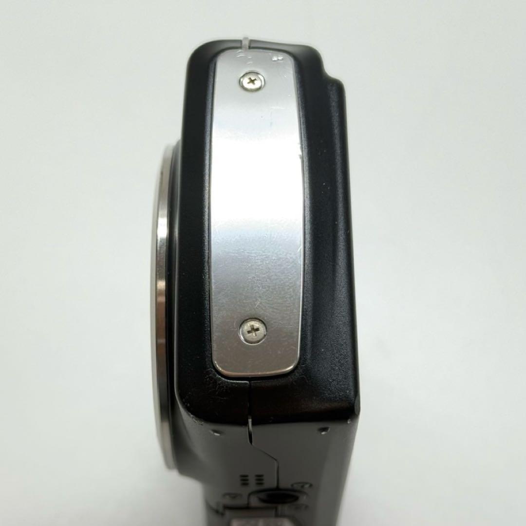 富士フイルム　FUJIFILM FinePix F100fd デジカメ