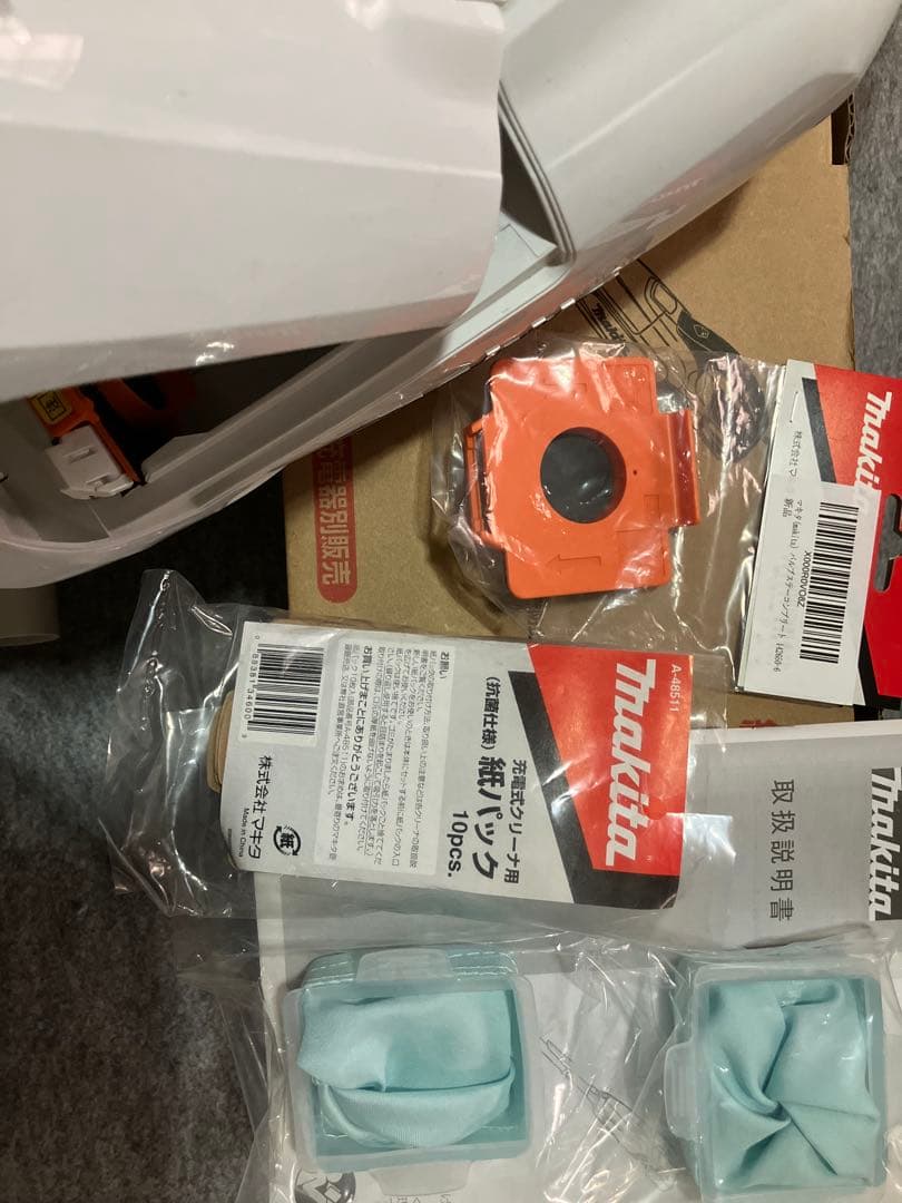 美品　Makita クリーナー CL282FDZ CW サイクロン箱、説明書付き