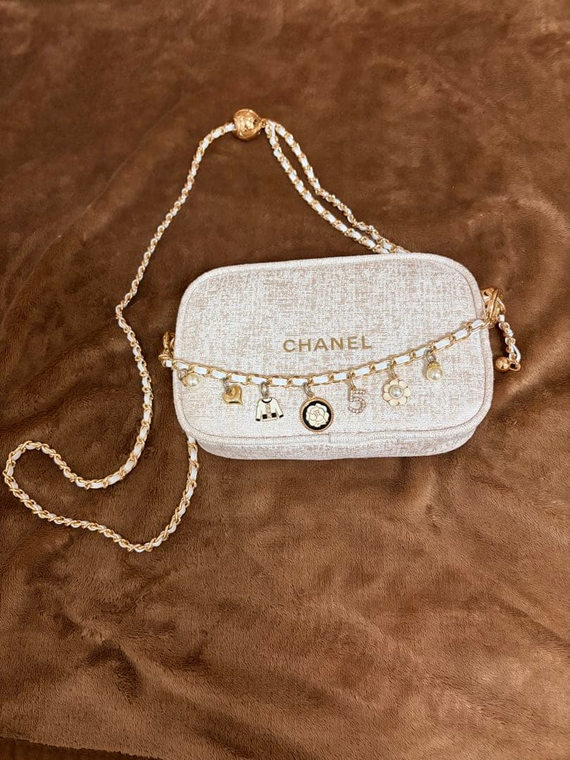 ✨値下げ CHANELシャネル ショルダーバッグ チェーンバック　ノベルティ　白