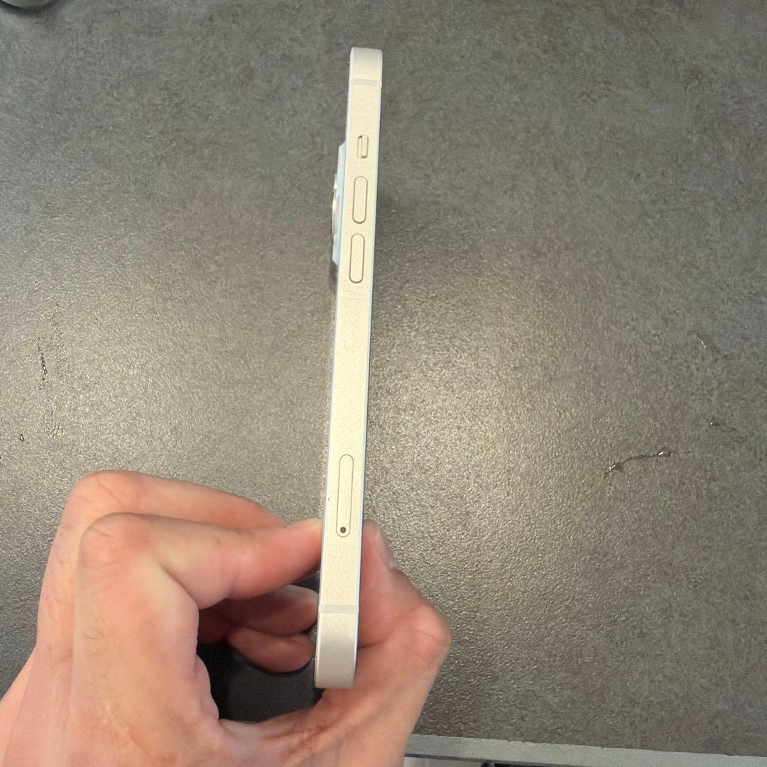 Apple iPhone 13 スターライト 本体　256GB