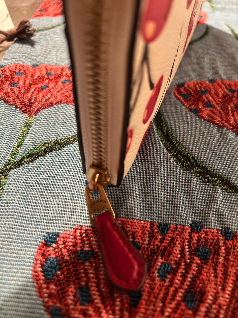 COACH長財布　チェリー