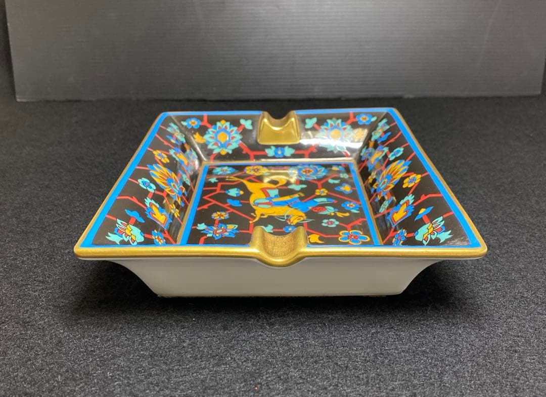 エルメス　金彩　黒地馬アッシュトレイ　トヒオ　東里7-1210☆1F