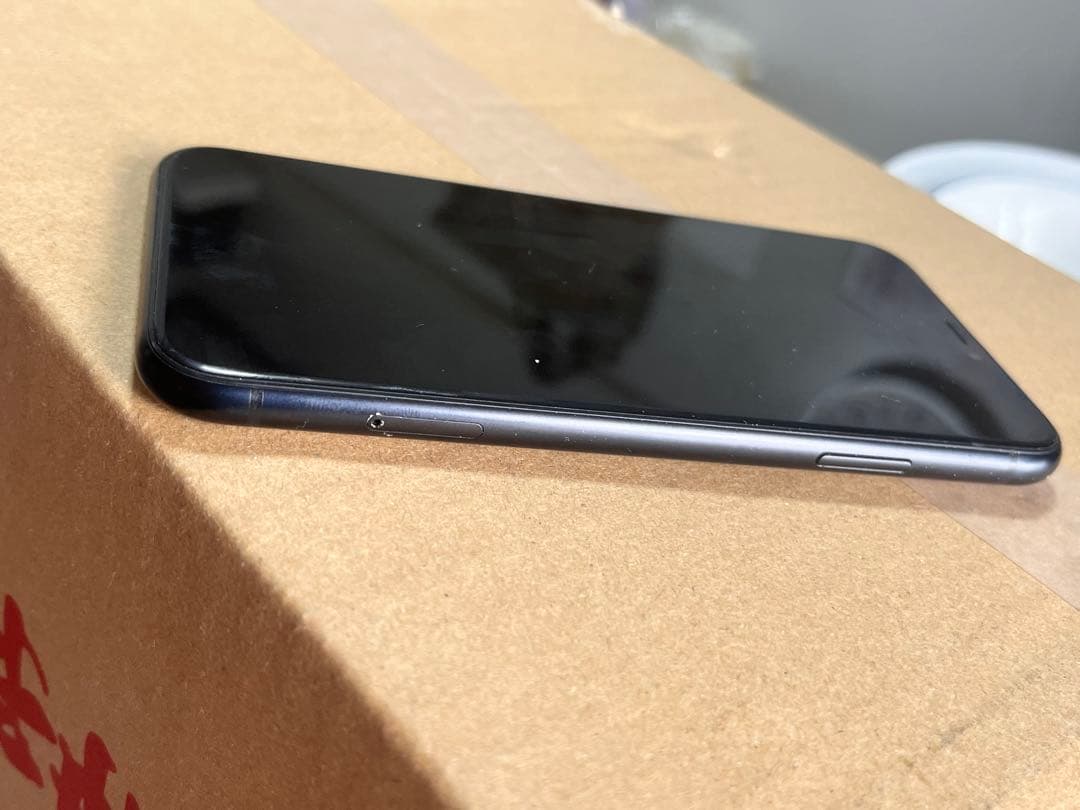 iPhone XR 64GB ブラック　本体のみSIMフリー