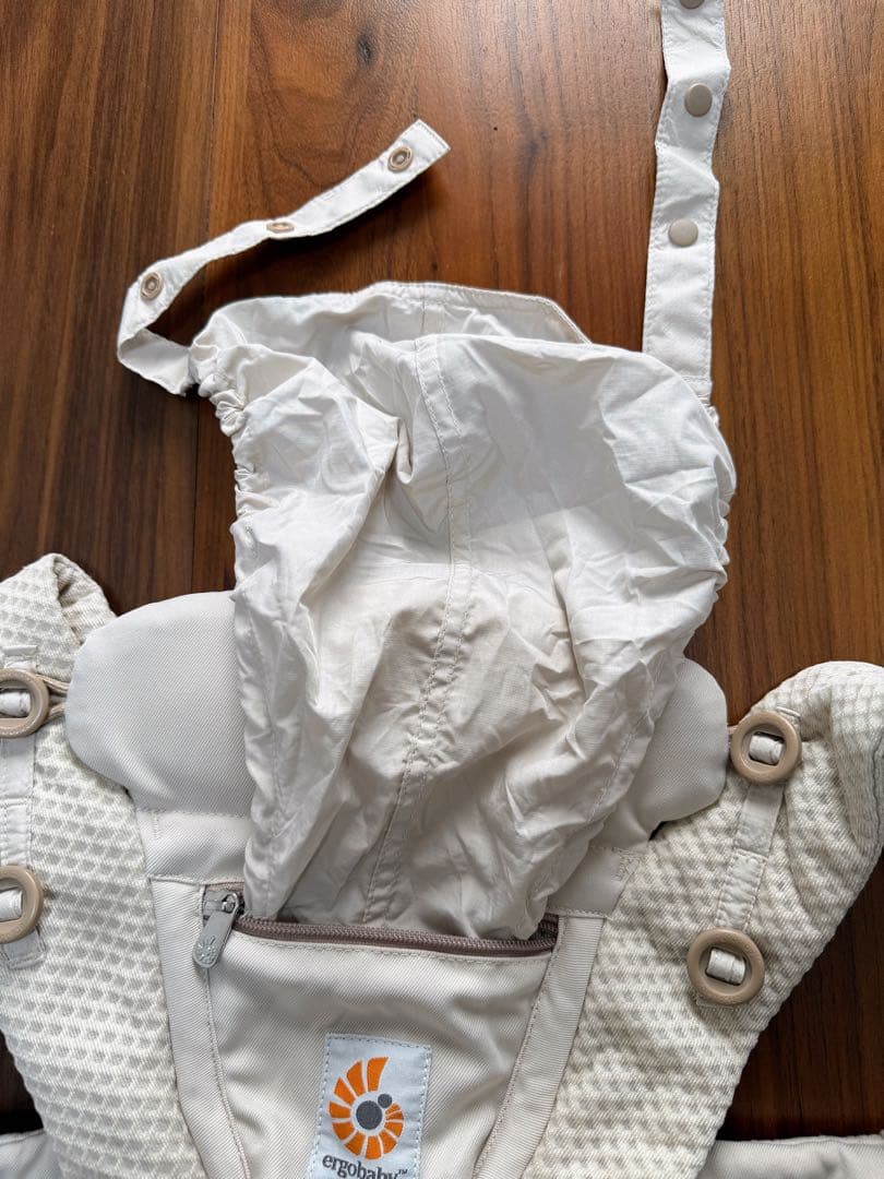 エルゴベビー オムニブリーズ　ベージュ　抱っこ紐