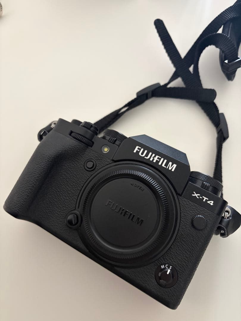 【ほぼ新品】FUJIFILM X-T4 ミラーレス一眼 ブラック