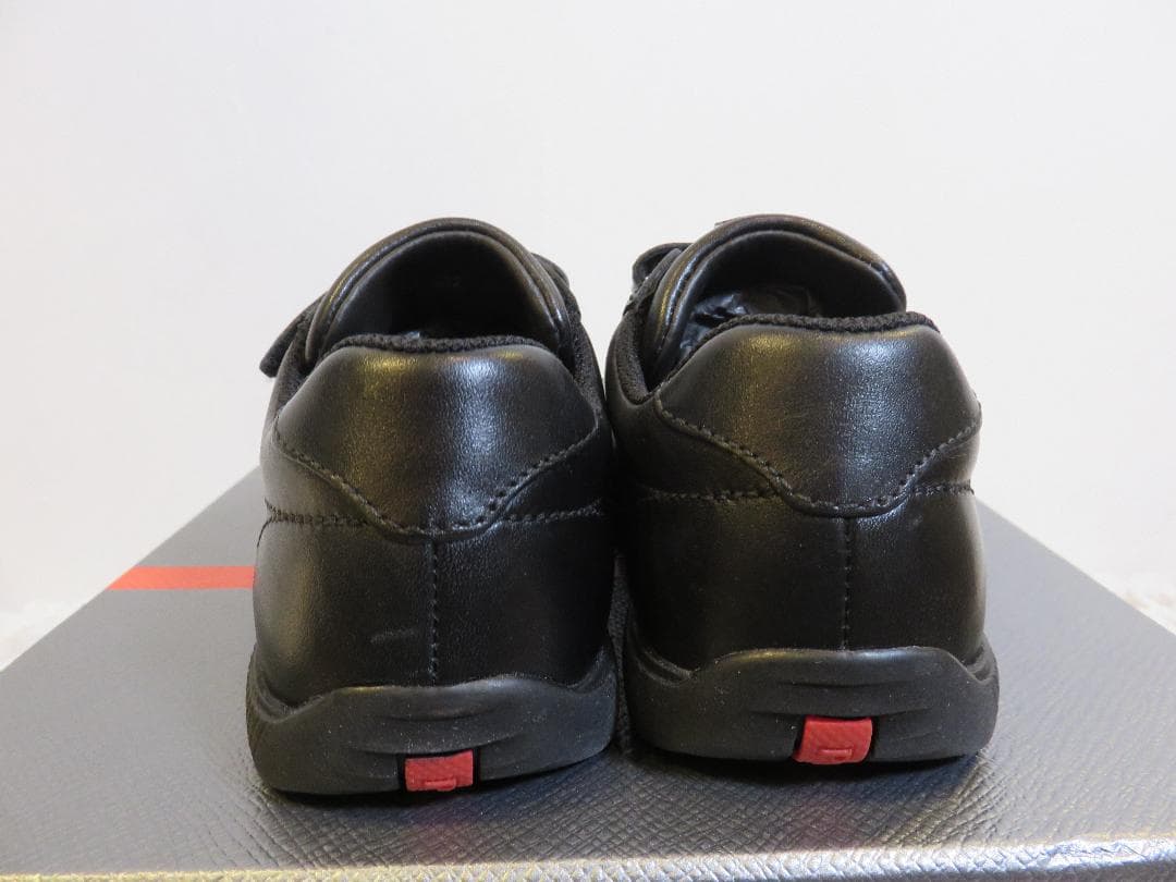 PRADAキッズスニーカーPRA-003 未使用【真夏の大感謝★大SALE！】