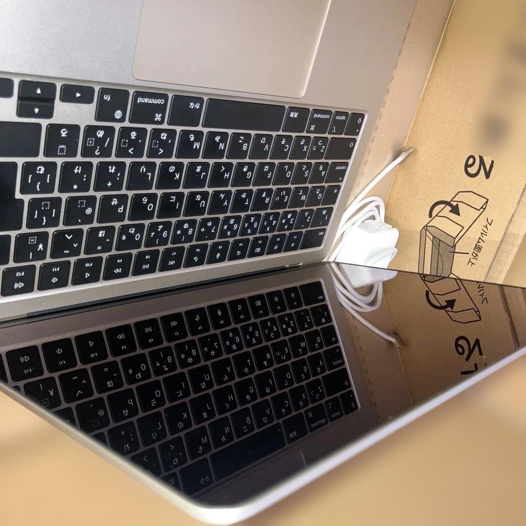 び*K様 MacBook Air 本体と充電器のみ