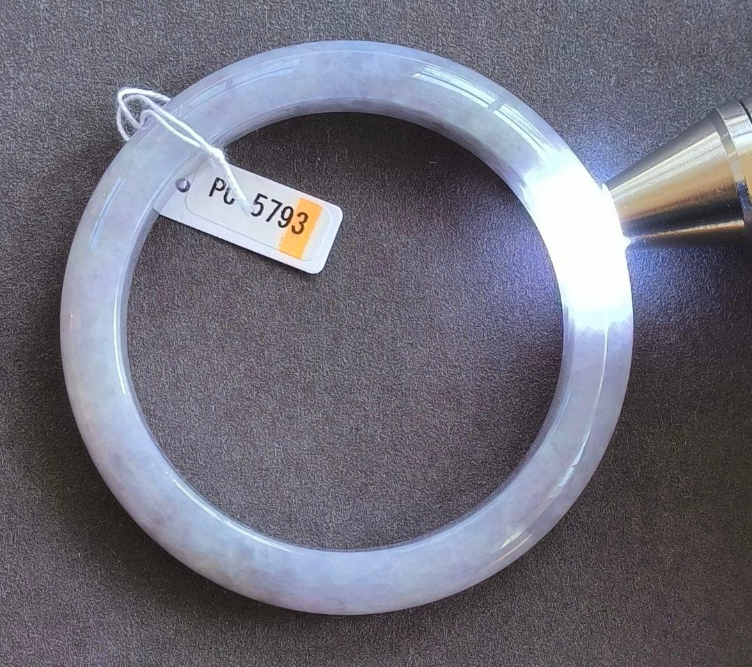 【日本鑑別書付】ミャンマー産ラベンダー本翡翠のバングル（内径61ミリ弱）5793