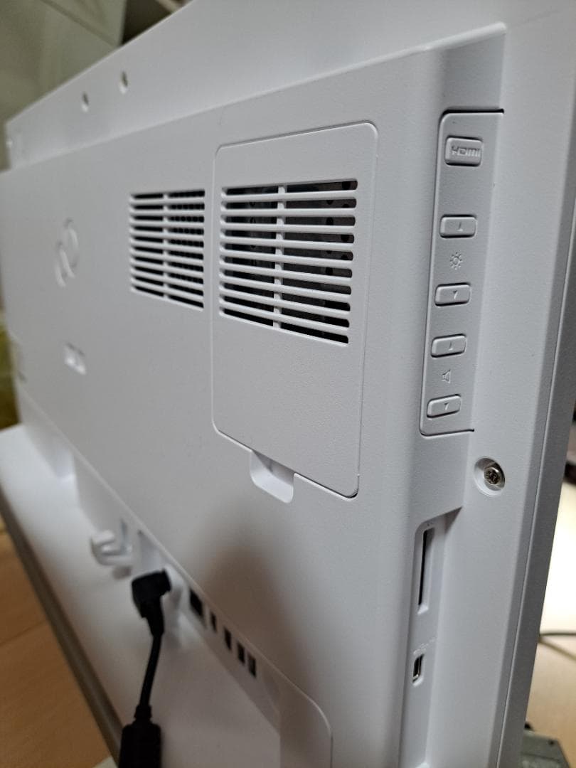 FMV ESPRIMO FH60/H3 ［FMVF60H3W］ （ホワイト）