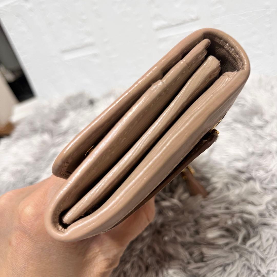 美品✨PRADA 長財布　バイカラー　メタルロゴ　カードケース　ヌードベージュ