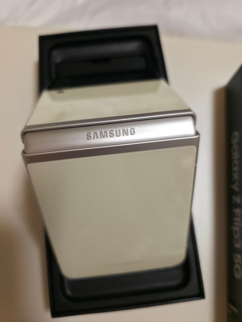 【韓国モデル・美品】 Samsung Galaxy Z Flip3 ホワイト本体