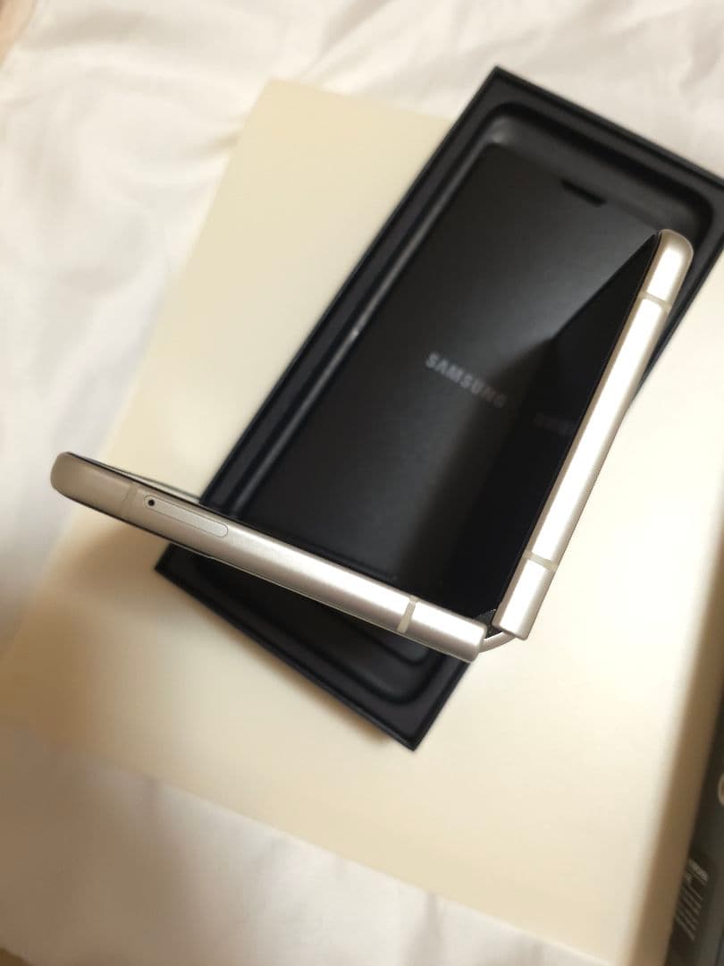 【韓国モデル・美品】 Samsung Galaxy Z Flip3 ホワイト本体