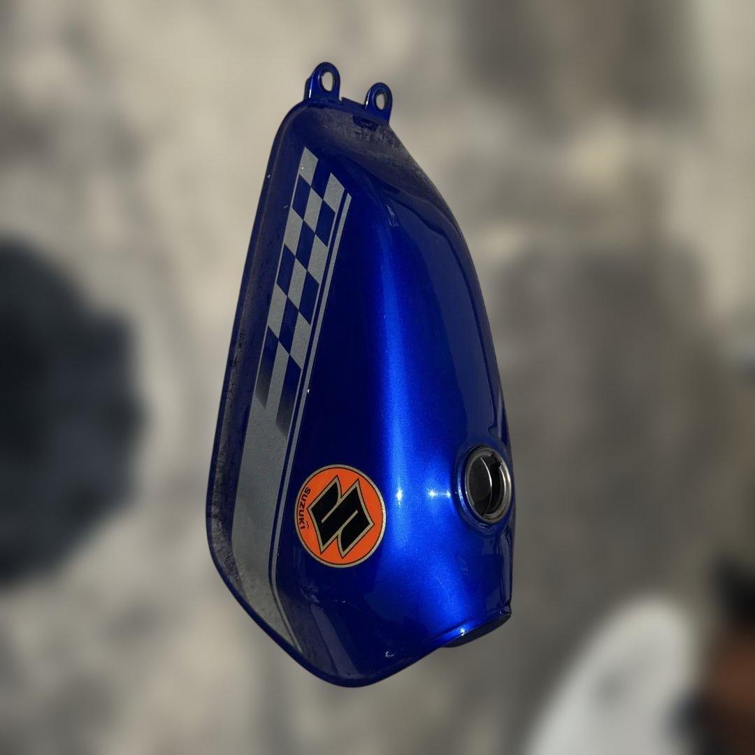 グラストラッカービックボーイスズキ 青 タンク チェッカーフラッグ