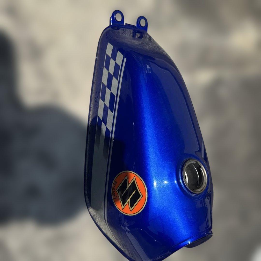 グラストラッカービックボーイスズキ 青 タンク チェッカーフラッグ