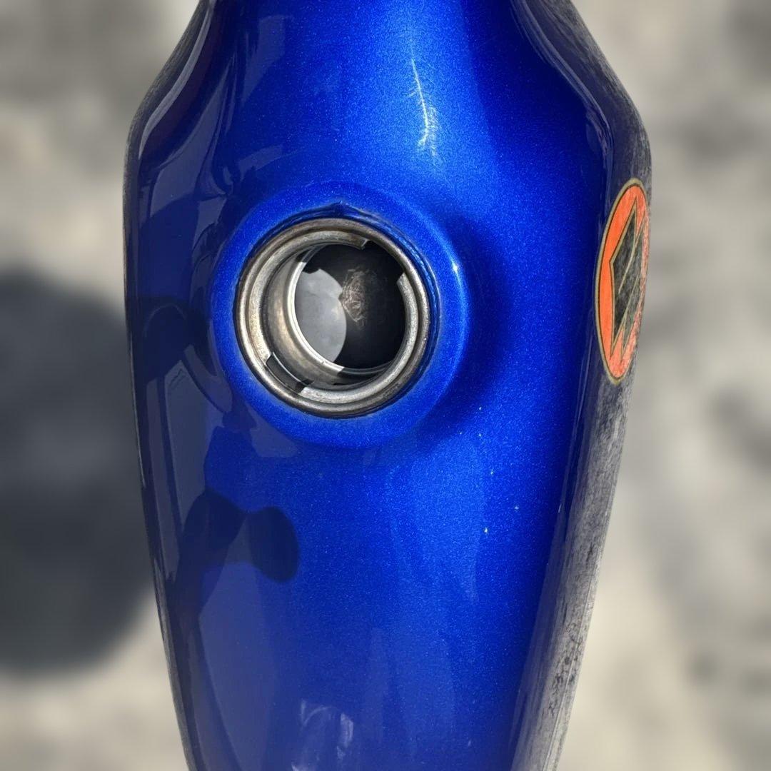 グラストラッカービックボーイスズキ 青 タンク チェッカーフラッグ