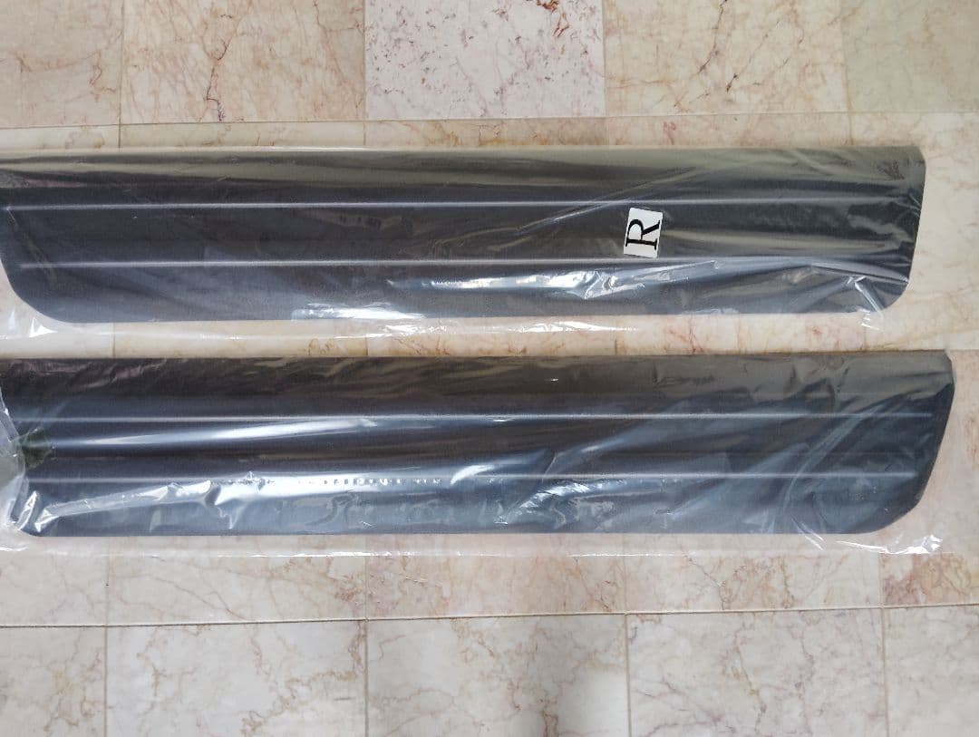 ジムニー JB64 、74サイドドアパネル 2枚セット　新品・未使用品 送料込み