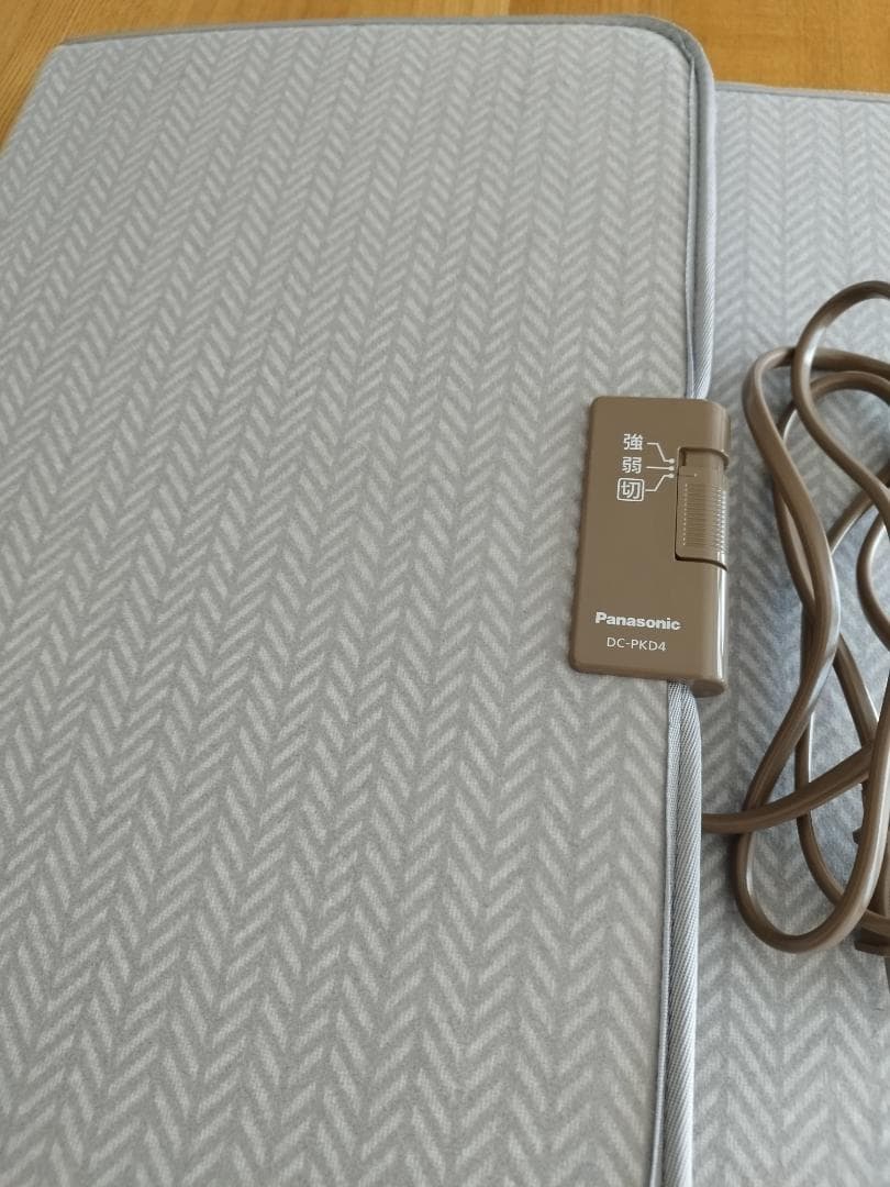 23年製 パナソニック DC-PKD4 デスクヒーター パネルヒーター 暖房