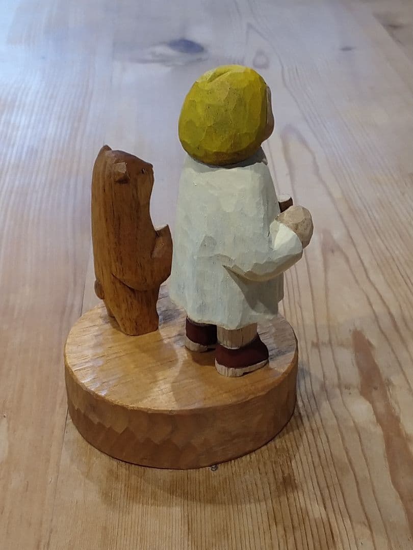 江籠正樹　パンを持った女の子とクマさん　木工品