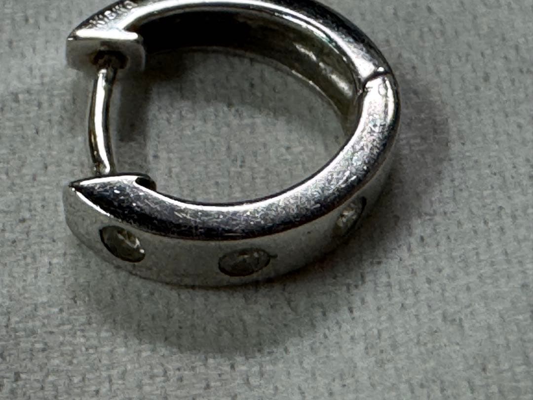 1.3g K18 WG ピアス　ダイヤ0.07 貴金属　アクセサリー