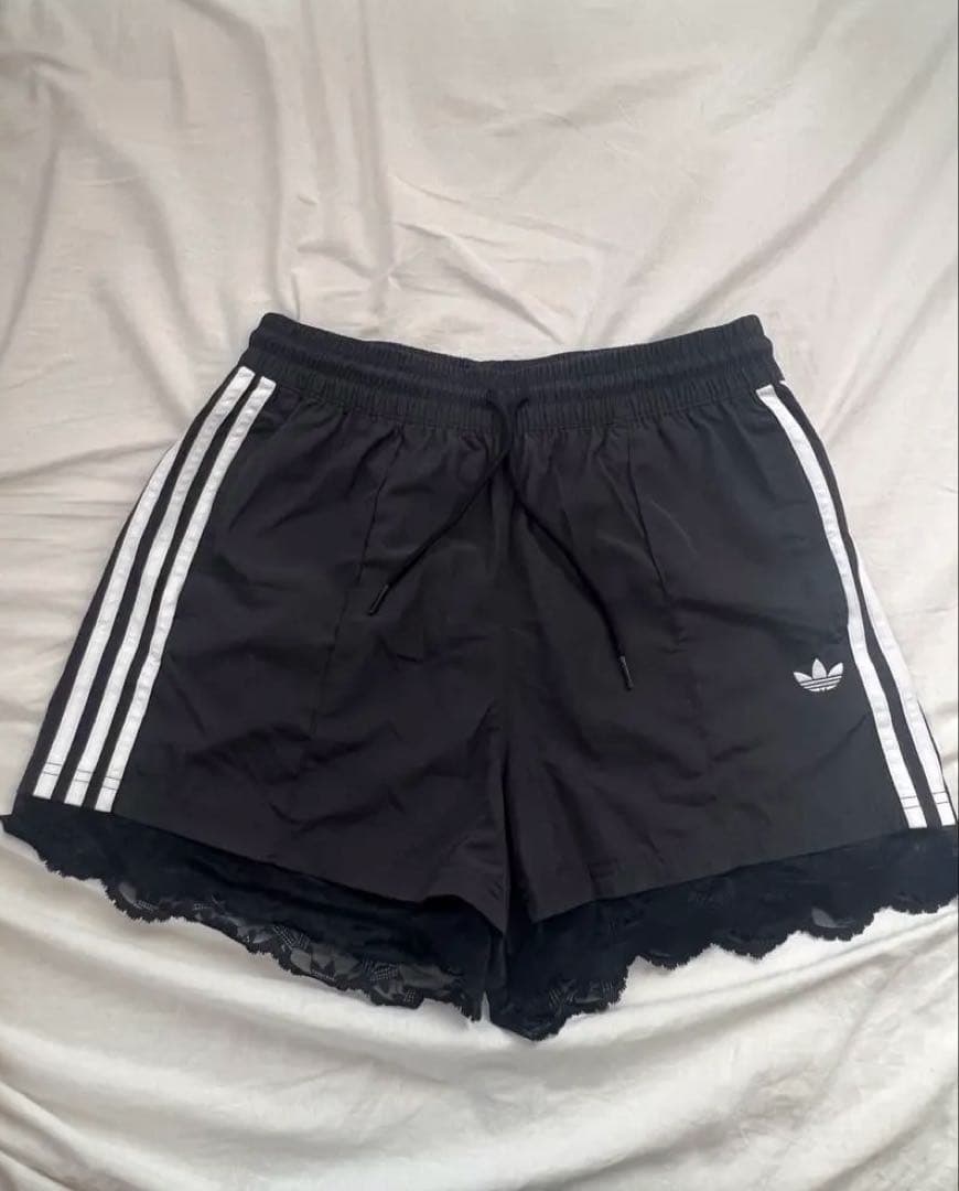 レーストリムスリーストライプス ショートパンツ adidas アディダス