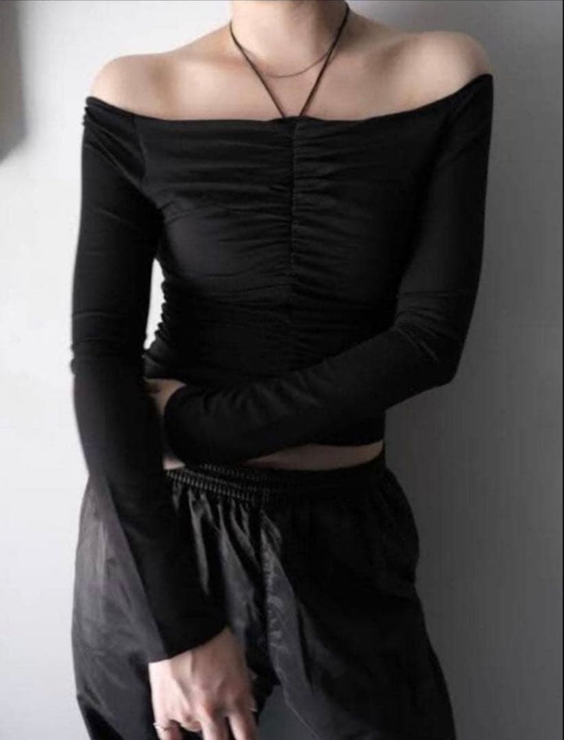 トップス Determ; Gatered Off-shoulder Top