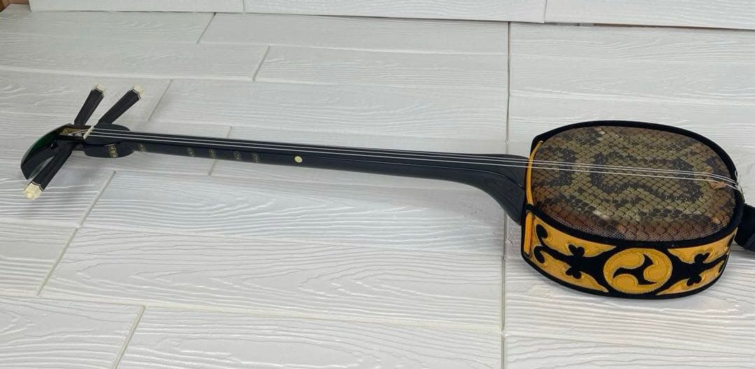 【美品】沖縄郷土楽器 三線 初心者セット チューナー、セミハードケース付