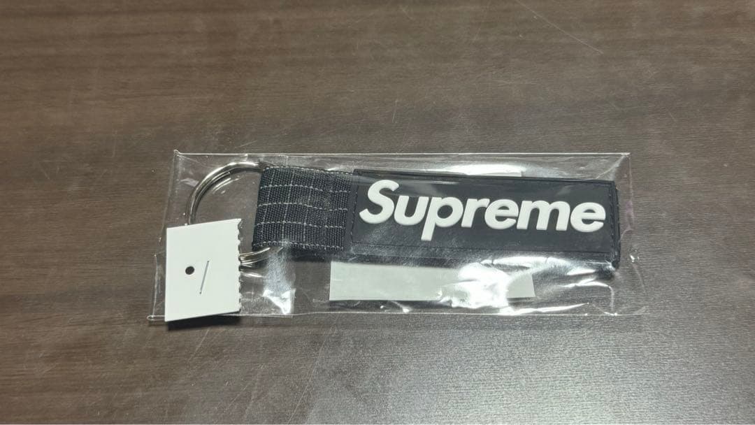 Supreme キーホルダー ・ブックマーク・キーチェーンセット4てんせっとな