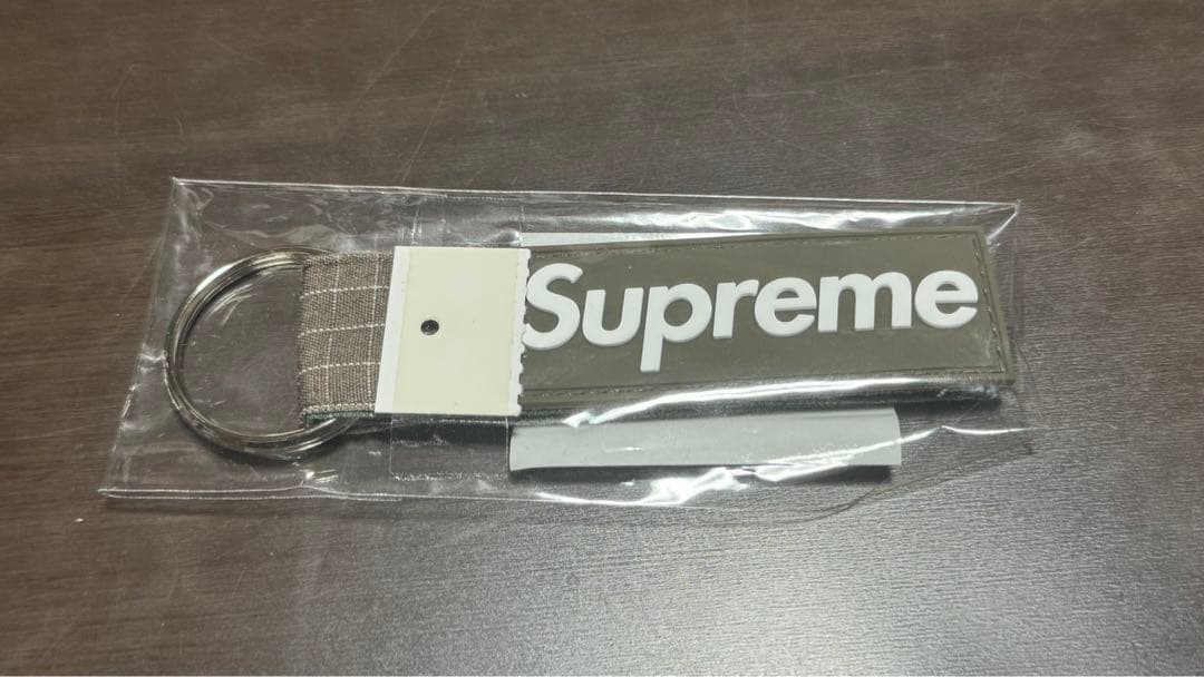 Supreme キーホルダー ・ブックマーク・キーチェーンセット4てんせっとな