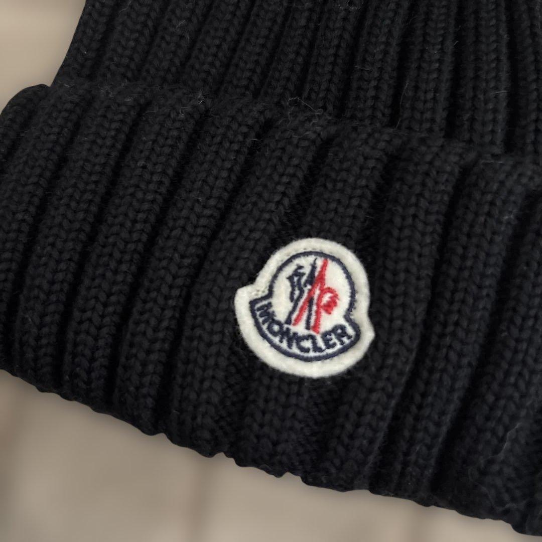 MONCLER ファー付きニット帽 黒