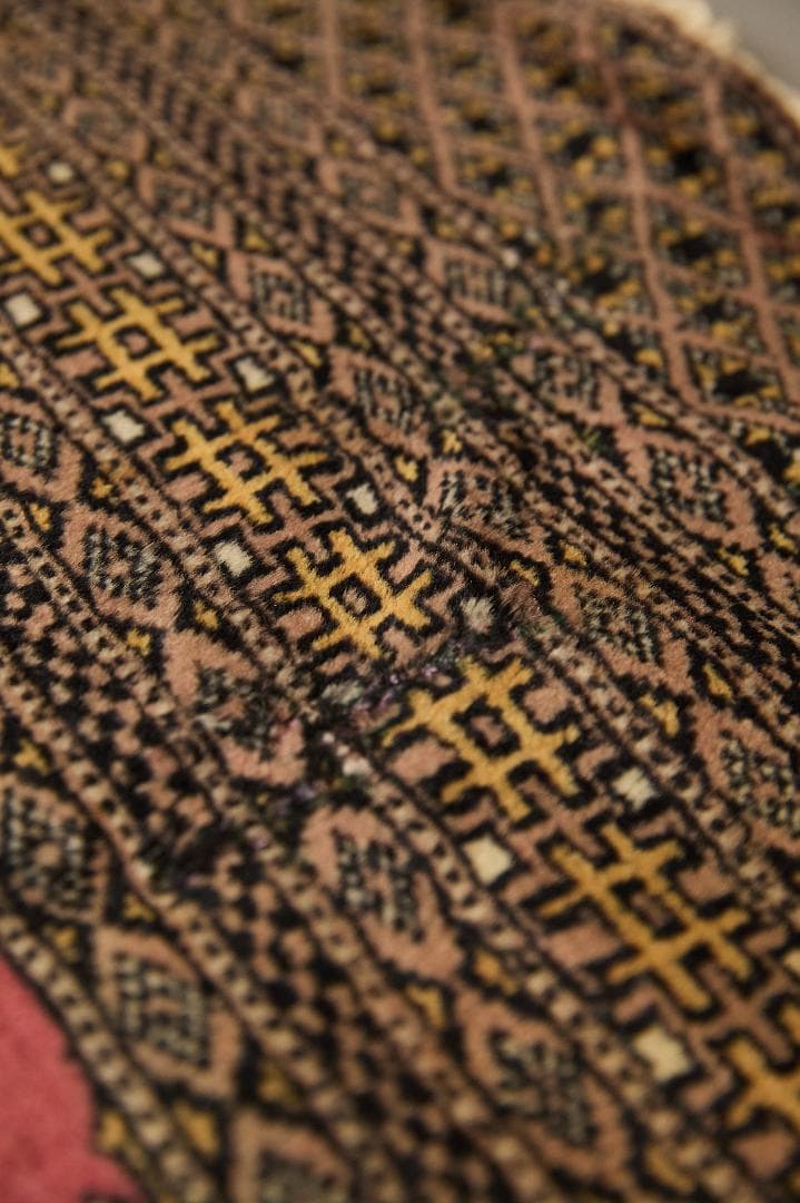 ヴィンテージラグ　トライバルラグ　パキスタン産（169×119cm）リペア跡あり