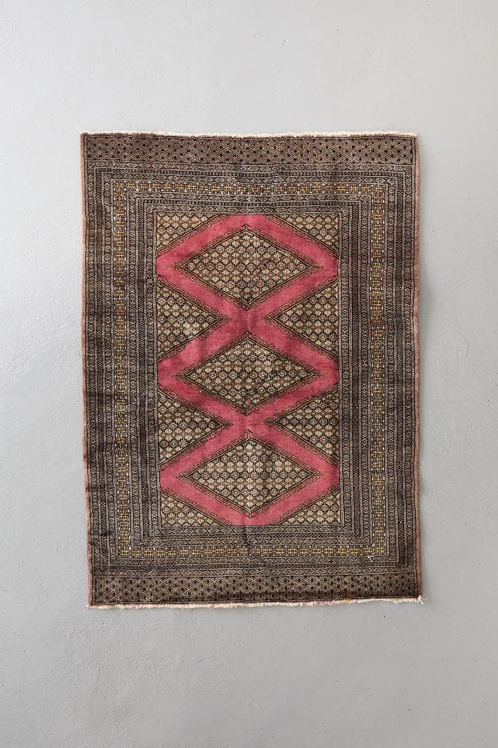 ヴィンテージラグ　トライバルラグ　パキスタン産（169×119cm）リペア跡あり