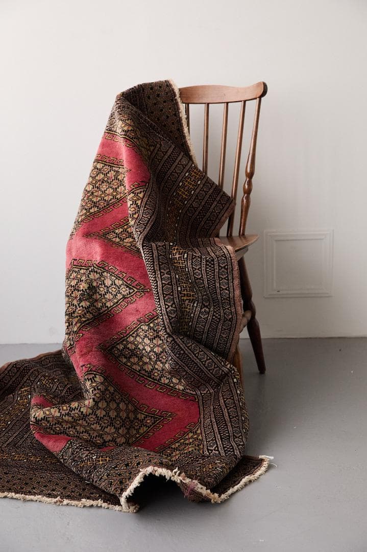 ヴィンテージラグ　トライバルラグ　パキスタン産（169×119cm）リペア跡あり