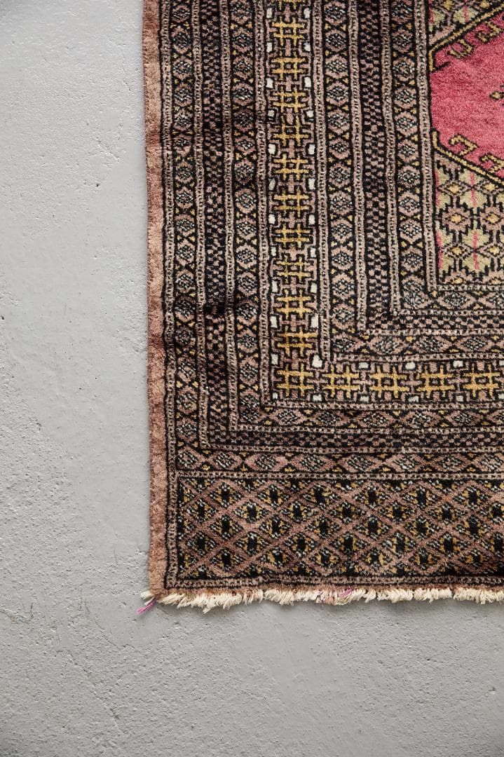 ヴィンテージラグ　トライバルラグ　パキスタン産（169×119cm）リペア跡あり