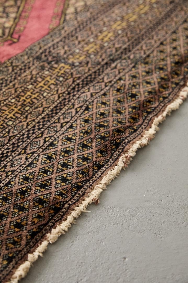 ヴィンテージラグ　トライバルラグ　パキスタン産（169×119cm）リペア跡あり