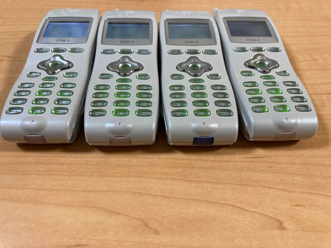 2021年製　OKI　UM7700　PHS　本体４台 充電器１台　中古