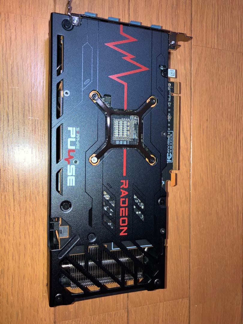 Sapphire Radeon RX 7600 本体