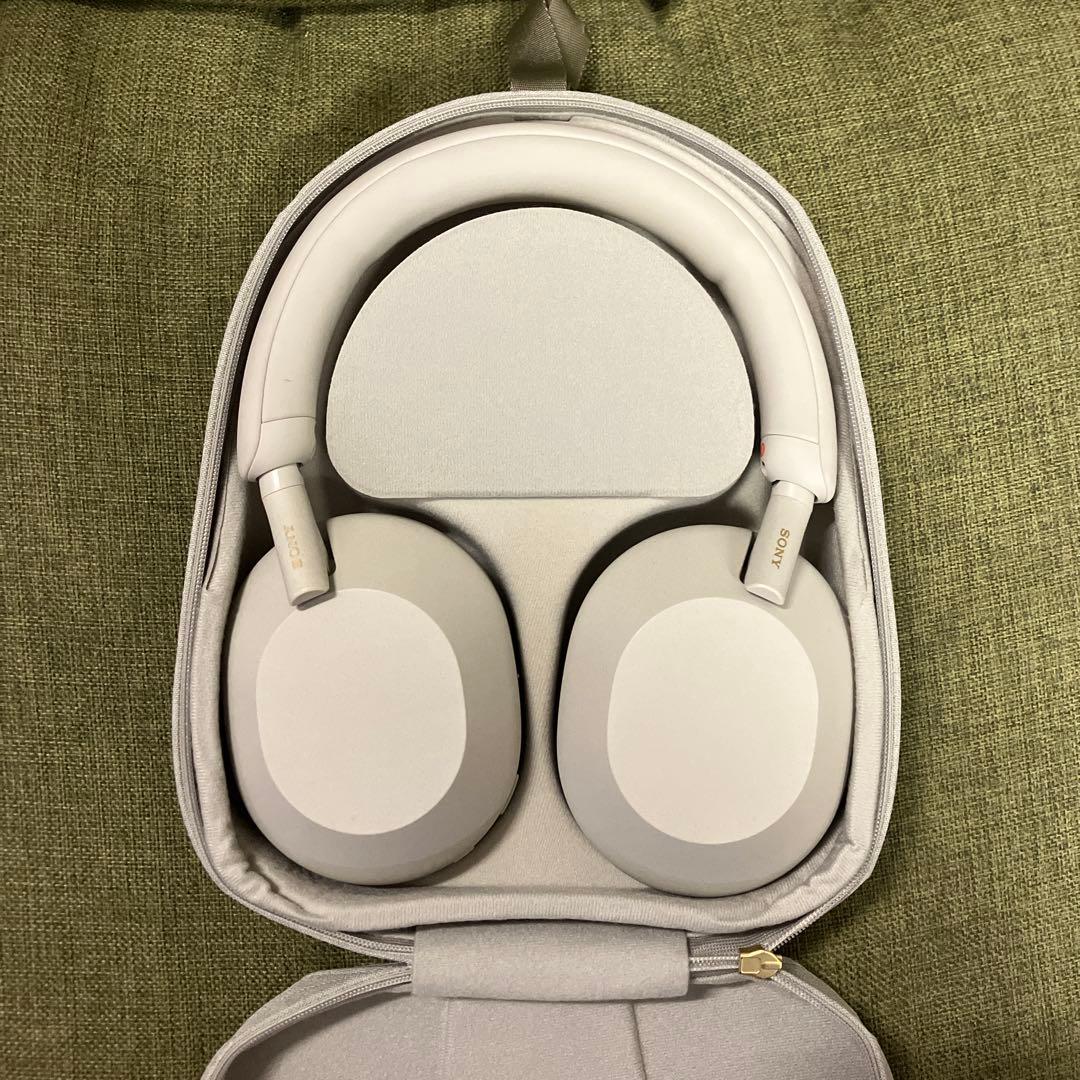 ホワイト ワイヤレスヘッドフォン wh 1000xm5 ケース付き