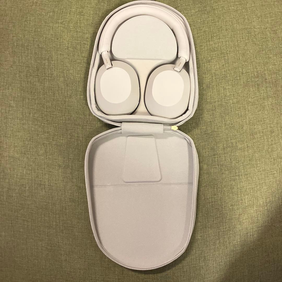 ホワイト ワイヤレスヘッドフォン wh 1000xm5 ケース付き