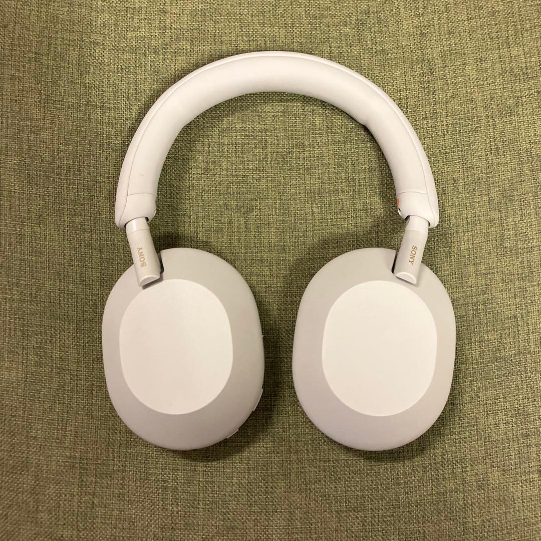 ホワイト ワイヤレスヘッドフォン wh 1000xm5 ケース付き