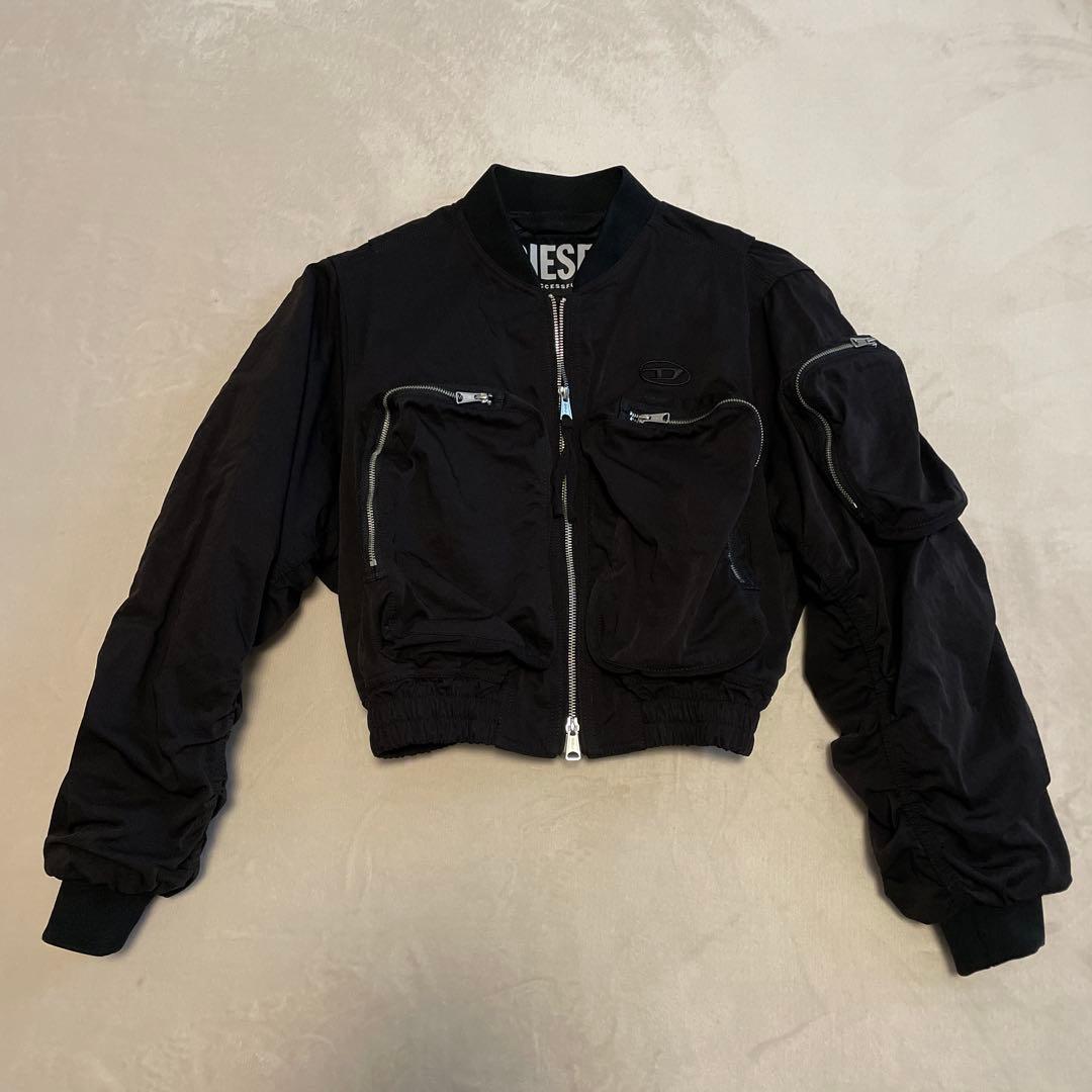 【DIESEL】今季ブルゾン　ボンバージャケット　ロゴ　アウター　ショート丈　黒