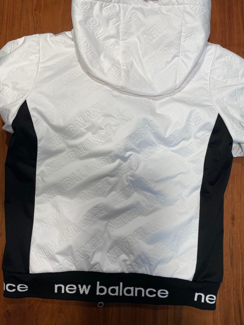 New Balance フード付きジャケット ホワイト/ブラック