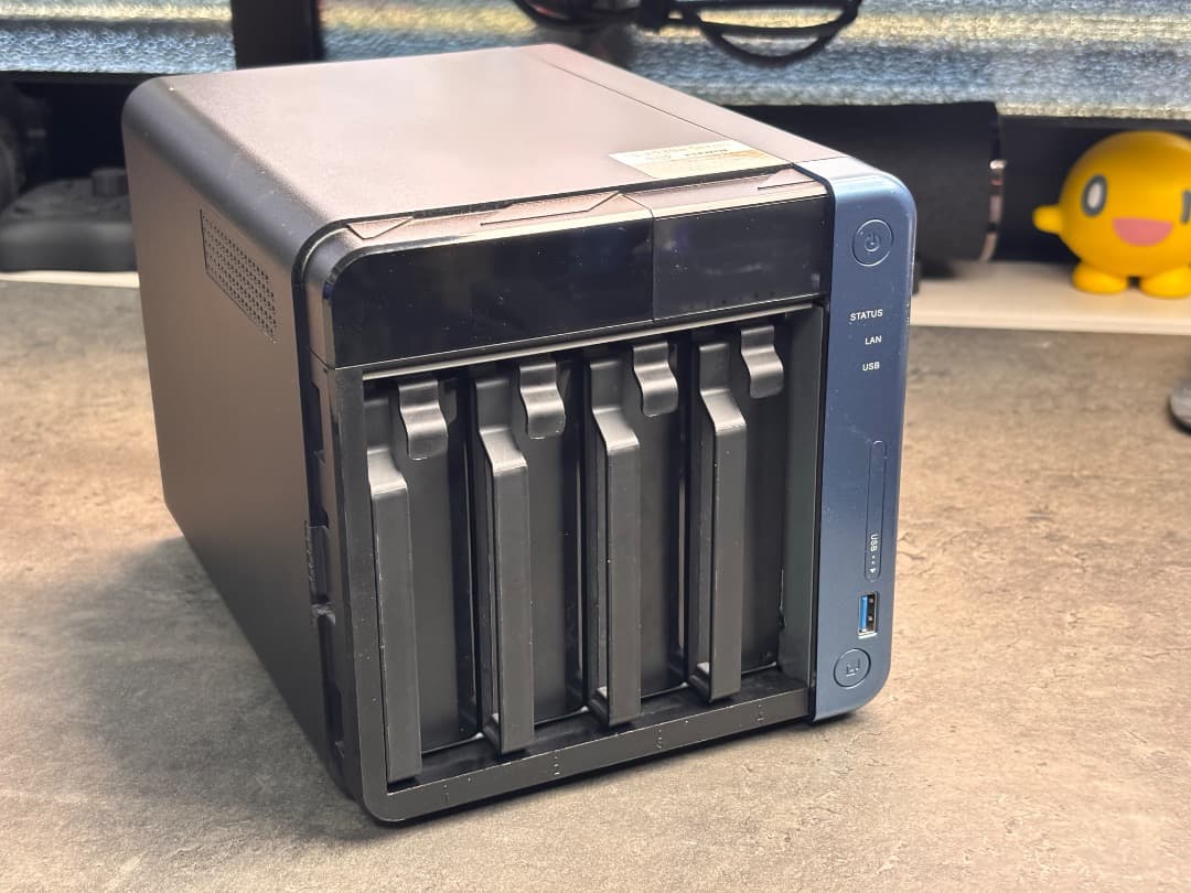 QNAP TS-453Be NAS 本体（10GbE・メモリ8GB拡張済み）