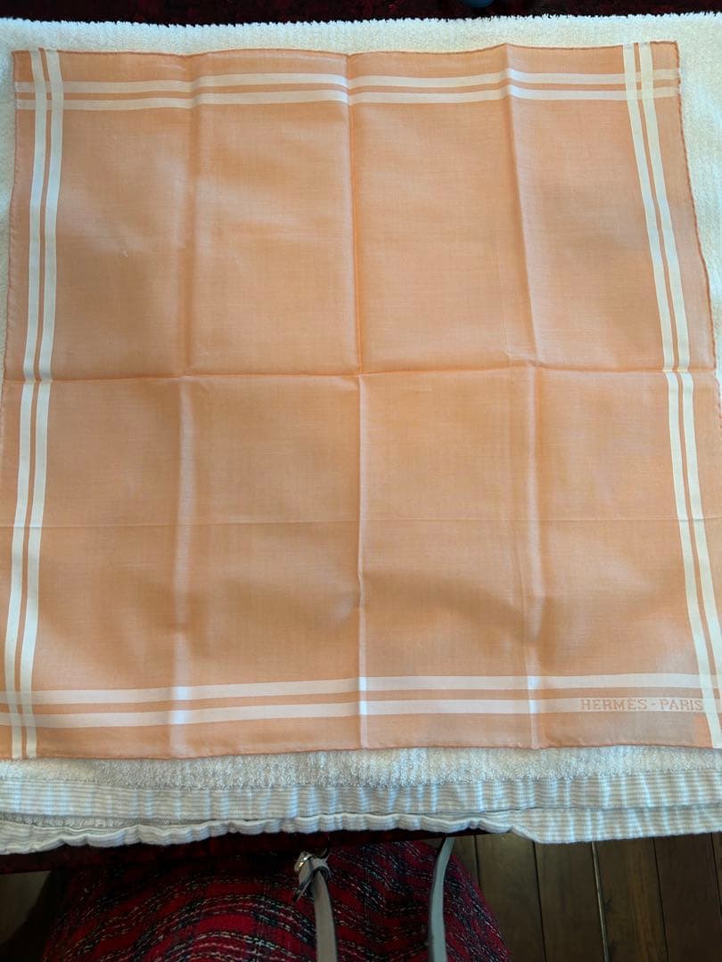 2枚新品未使用HERMES ストライプハンカチ 2色セットシール付き